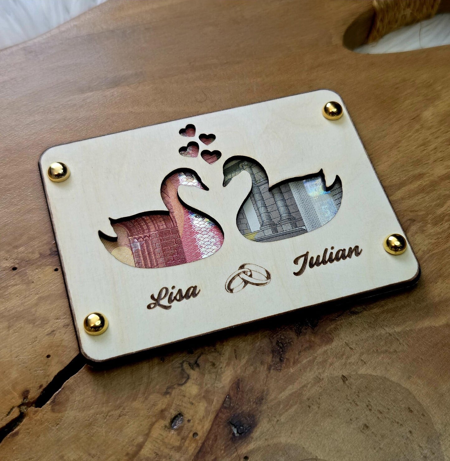 Geldgeschenk Hochzeit personalisiert – Holzkarte mit Namen & Gravur – Geschenk zur Hochzeit / Verlobung