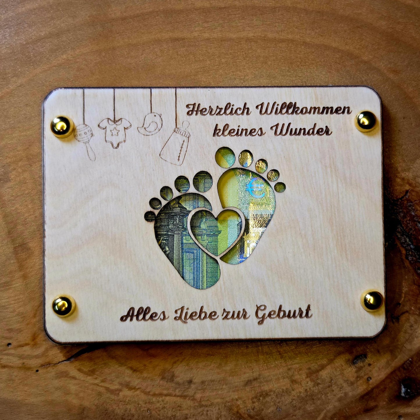 Personalisiertes Geldgeschenk zur Geburt – Holzkarte mit Gravur & Namen – Baby Geschenk mit Geldfach