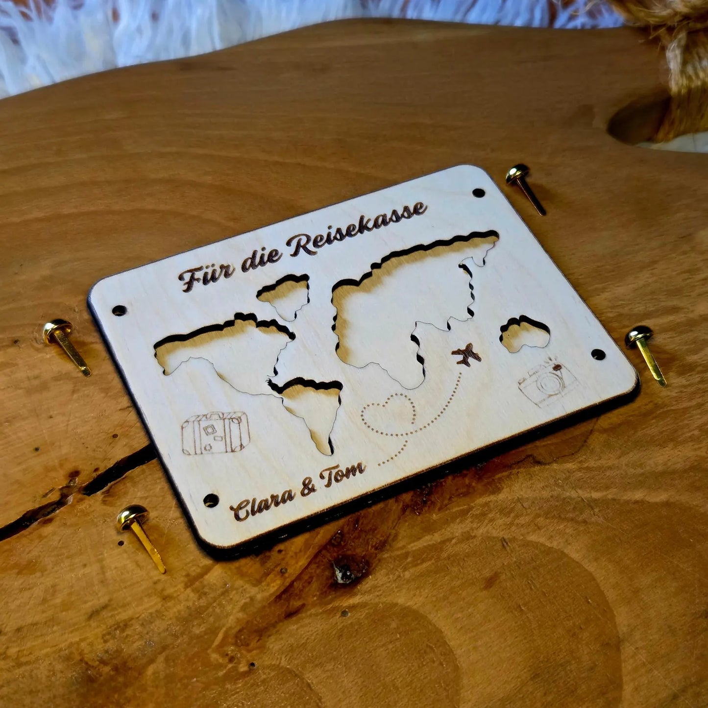 Geldgeschenk Reisekasse personalisiert – Holzkarte mit Gravur & Namen – kreatives Reise Geschenk